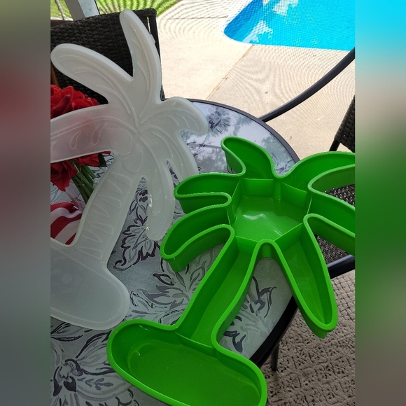 Palm Tree Fruit, Veggie, Chip & Dip Tray 20X13.5 - Picture 2 of 2